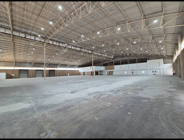 4,286M² WAREHOUSE TO LET IN LONGMEADOW